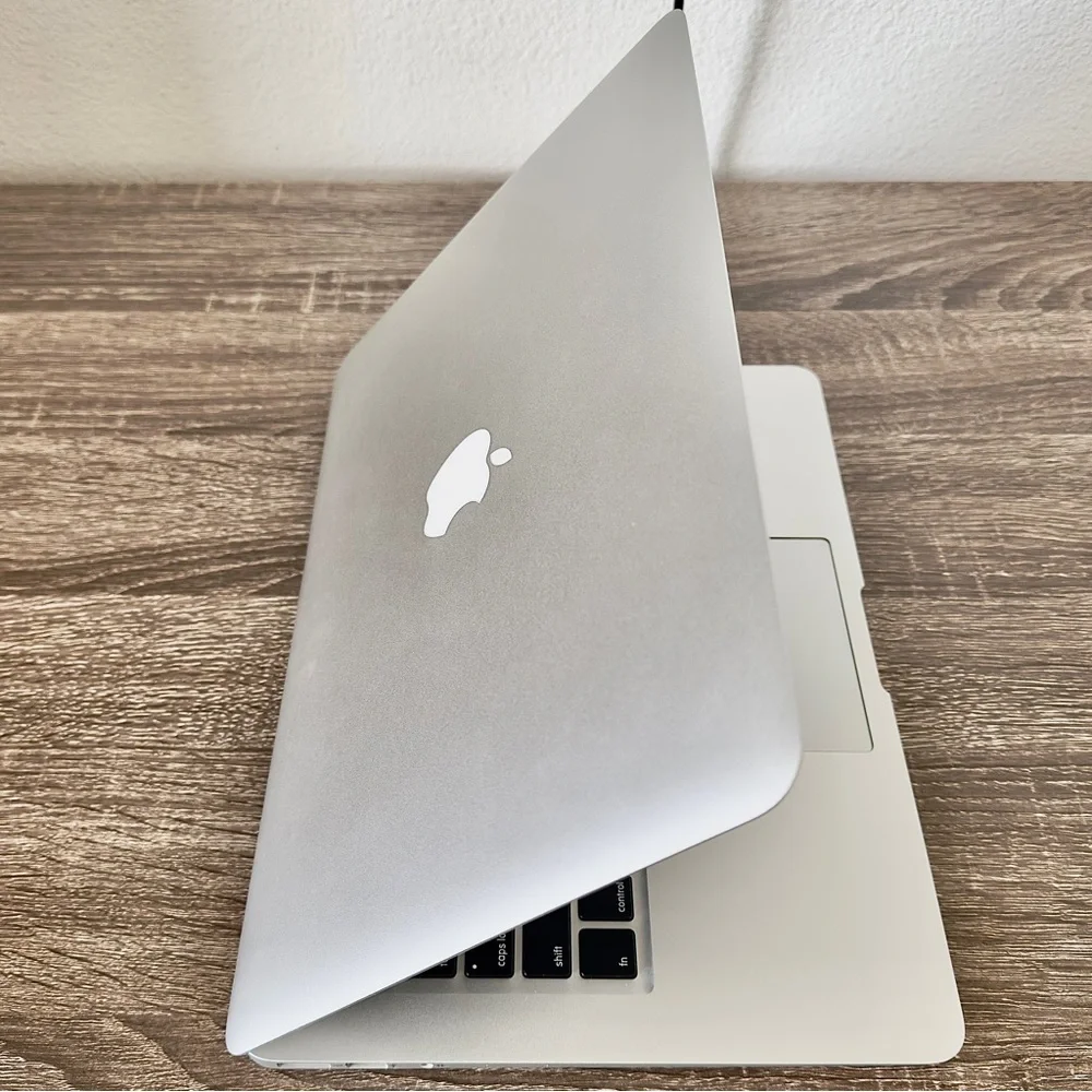 Apple MacBook Air Laptop i5 1.6GHz 13